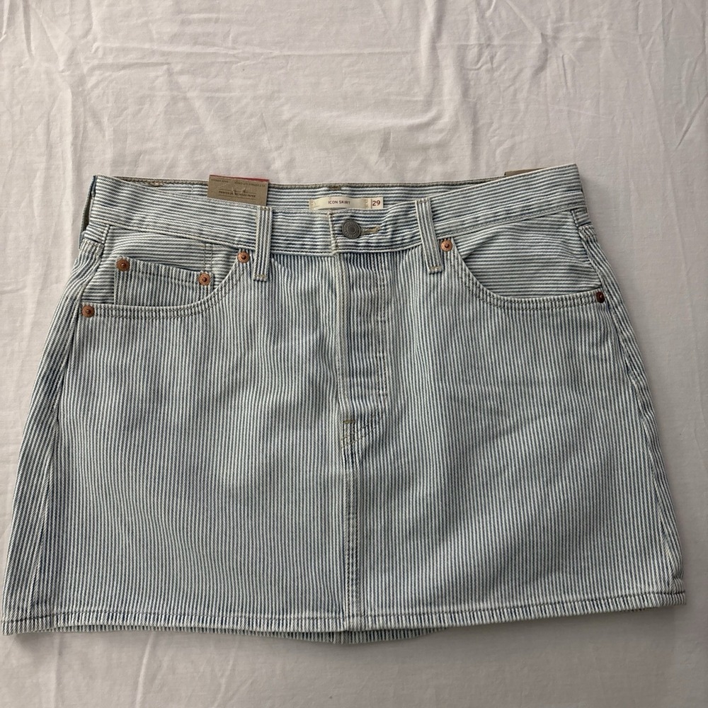 NWT‎ Levi's Woman's Light Blue Striped Hickory Stripe Railroad - Size 29